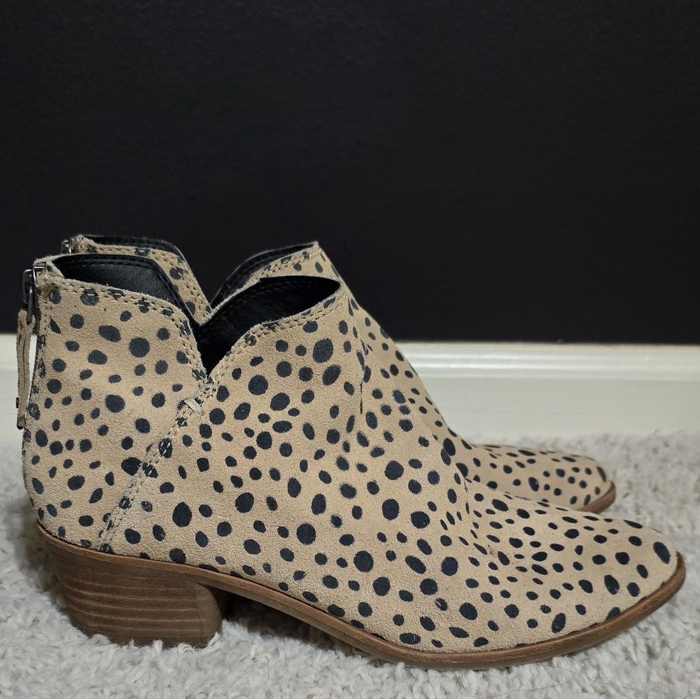 EUC Dolce Vita spotted leopard booties Size 7.5